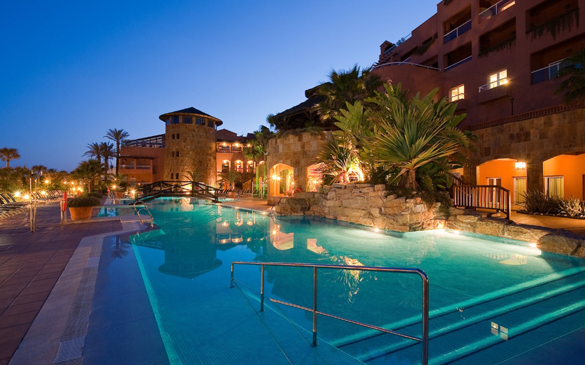 Elba Estepona Gran Hotel & Thalasso Spa Εξωτερικό φωτογραφία The swimming pool at the Royal Spa at The Royal