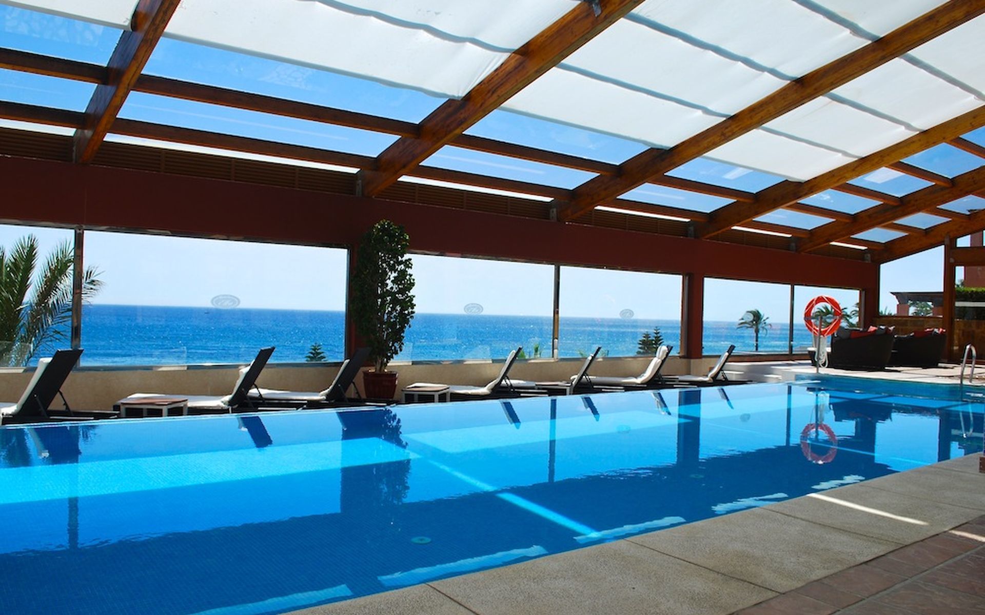 Elba Estepona Gran Hotel & Thalasso Spa Εξωτερικό φωτογραφία The pool at the hotel