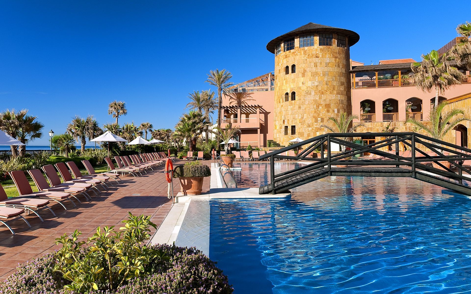 Elba Estepona Gran Hotel & Thalasso Spa Εξωτερικό φωτογραφία The Royal at Atlantis Paradise Island