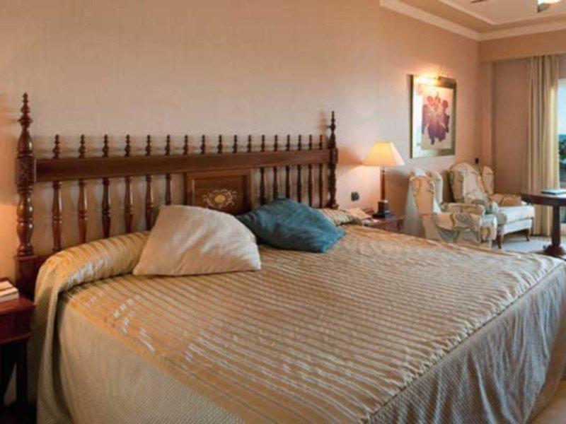 Elba Estepona Gran Hotel & Thalasso Spa Εξωτερικό φωτογραφία A bedroom at the hotel