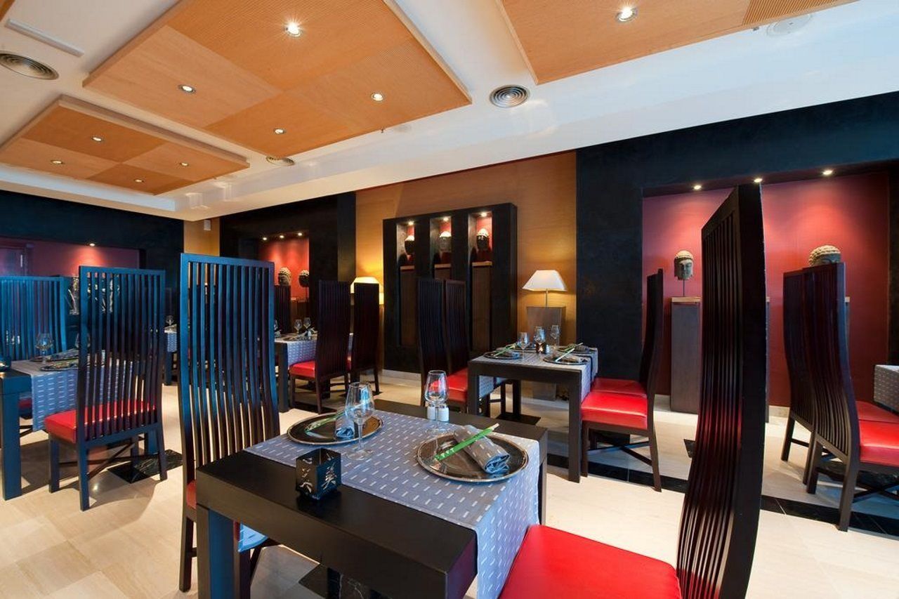 Elba Estepona Gran Hotel & Thalasso Spa Εξωτερικό φωτογραφία The interior of the restaurant